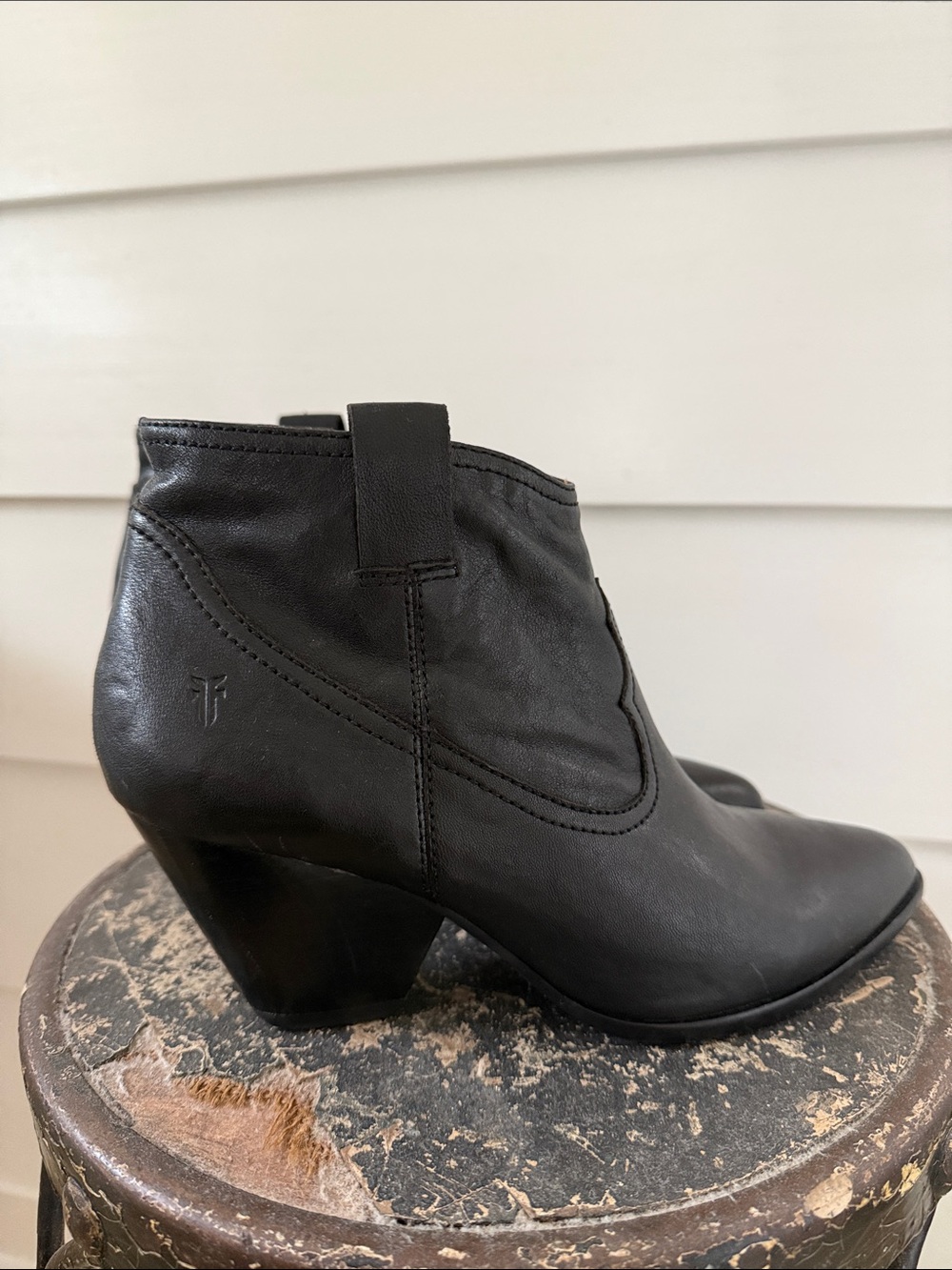 Frye Ankle Bools like New Women's Black Ankle Boot - Leather Heeled Bootie Black